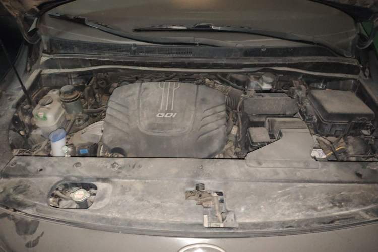 Used Kia Carnival 2015 3.3 GDI Luxury Edition China IV Standard Engine Bay