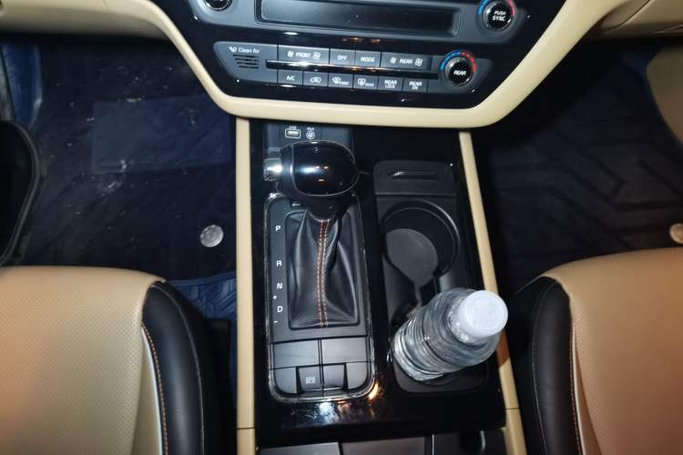 Used Kia Carnival 2015 3.3 GDI Luxury Edition China IV Standard Gear Lever