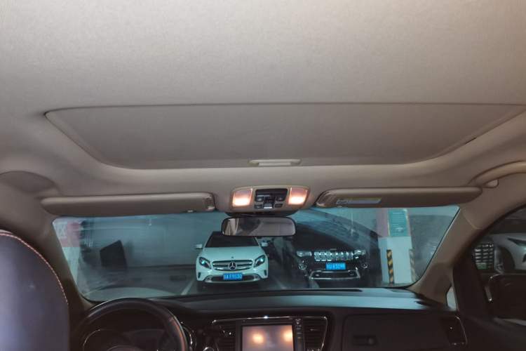 Used Kia Carnival 2015 3.3 GDI Luxury Edition China IV Standard Headliner