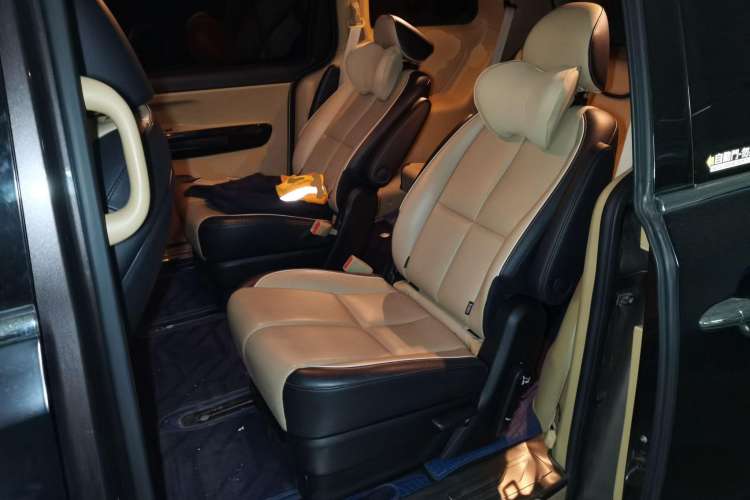 Used Kia Carnival 2015 3.3 GDI Luxury Edition China IV Standard Left Rear Seat