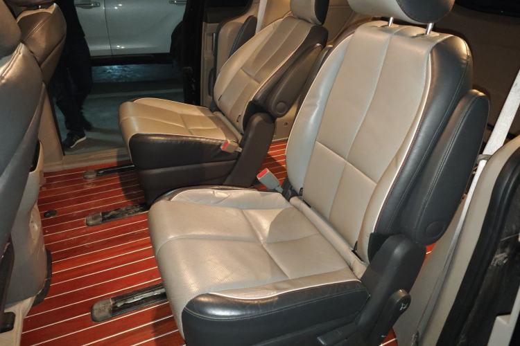 Used Kia Carnival 2015 3.3 GDI Luxury Edition China IV Standard Left Rear Seat