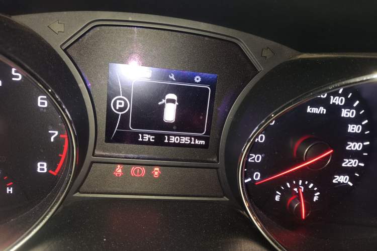 Used Kia Carnival 2015 3.3 GDI Luxury Edition China IV Standard Odometer Close Up