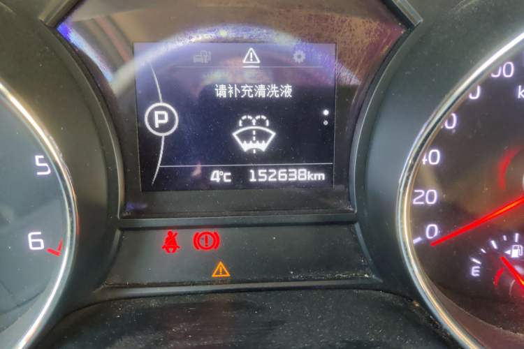 Used Kia Carnival 2015 2.2T Luxury Edition China IV Odometer Close Up