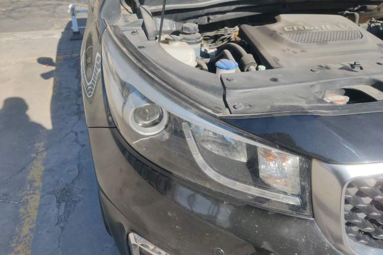 Used Kia Carnival 2015 2.2T Luxury Edition China IV Right Front Headlight
