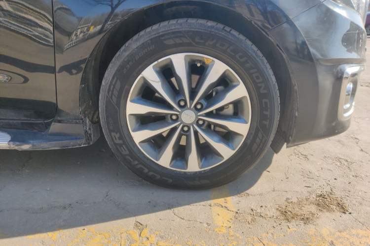 Used Kia Carnival 2015 2.2T Luxury Edition China IV Right Front Wheel Hub