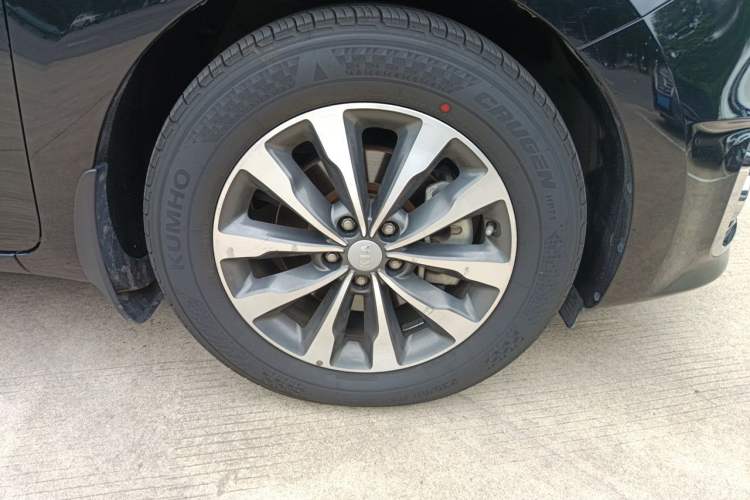 Used Kia Carnival 2015 3.3 GDI Flagship Version China V Standard Right Front Wheel Hub