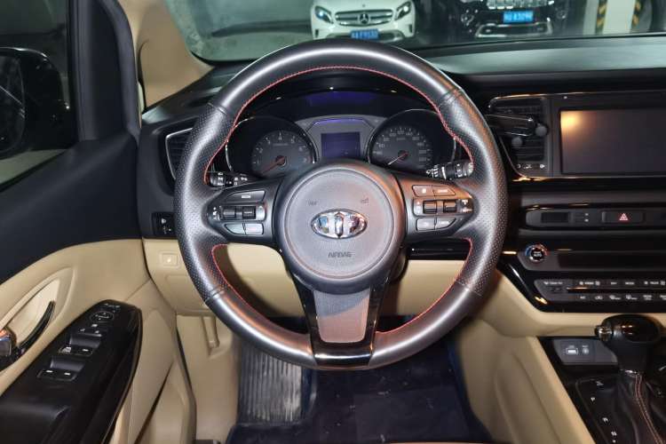 Used Kia Carnival 2015 3.3 GDI Luxury Edition China IV Standard Steering Wheel