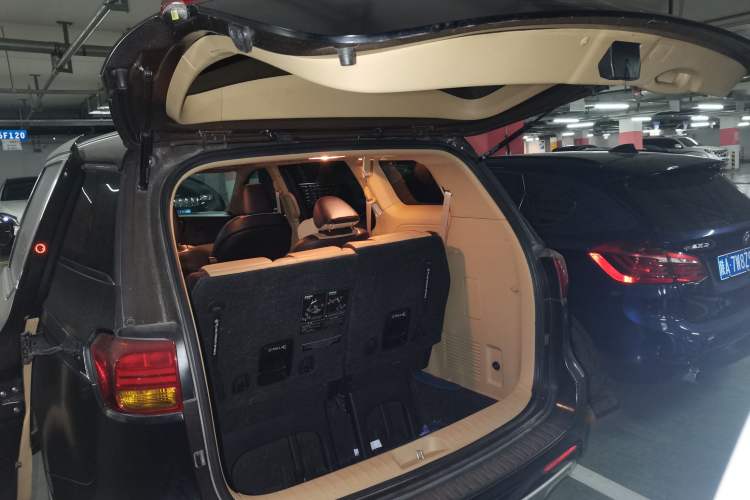 Used Kia Carnival 2015 3.3 GDI Luxury Edition China IV Standard Trunk
