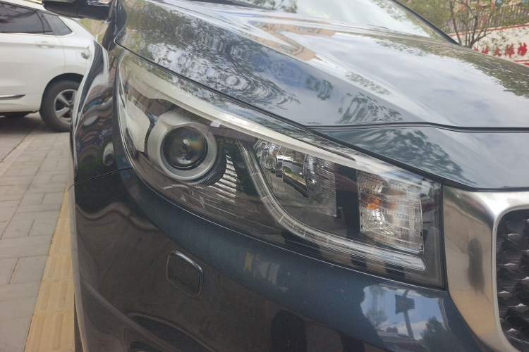 Used Kia Carnival 2015 3.3 GDI Flagship Version China V Standard Right Front Headlight