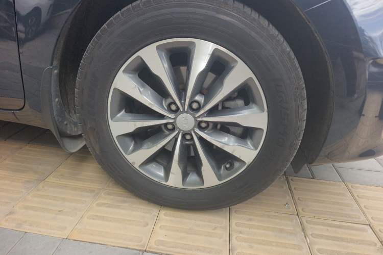 Used Kia Carnival 2015 3.3 GDI Flagship Version China V Standard Right Front Wheel Hub
