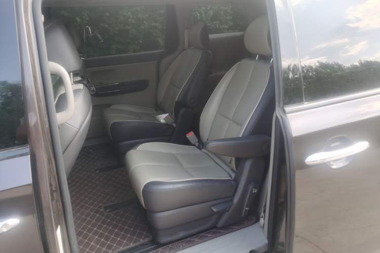 Used Kia Carnival 2015 2.2T Luxury Edition China IV Interior 1