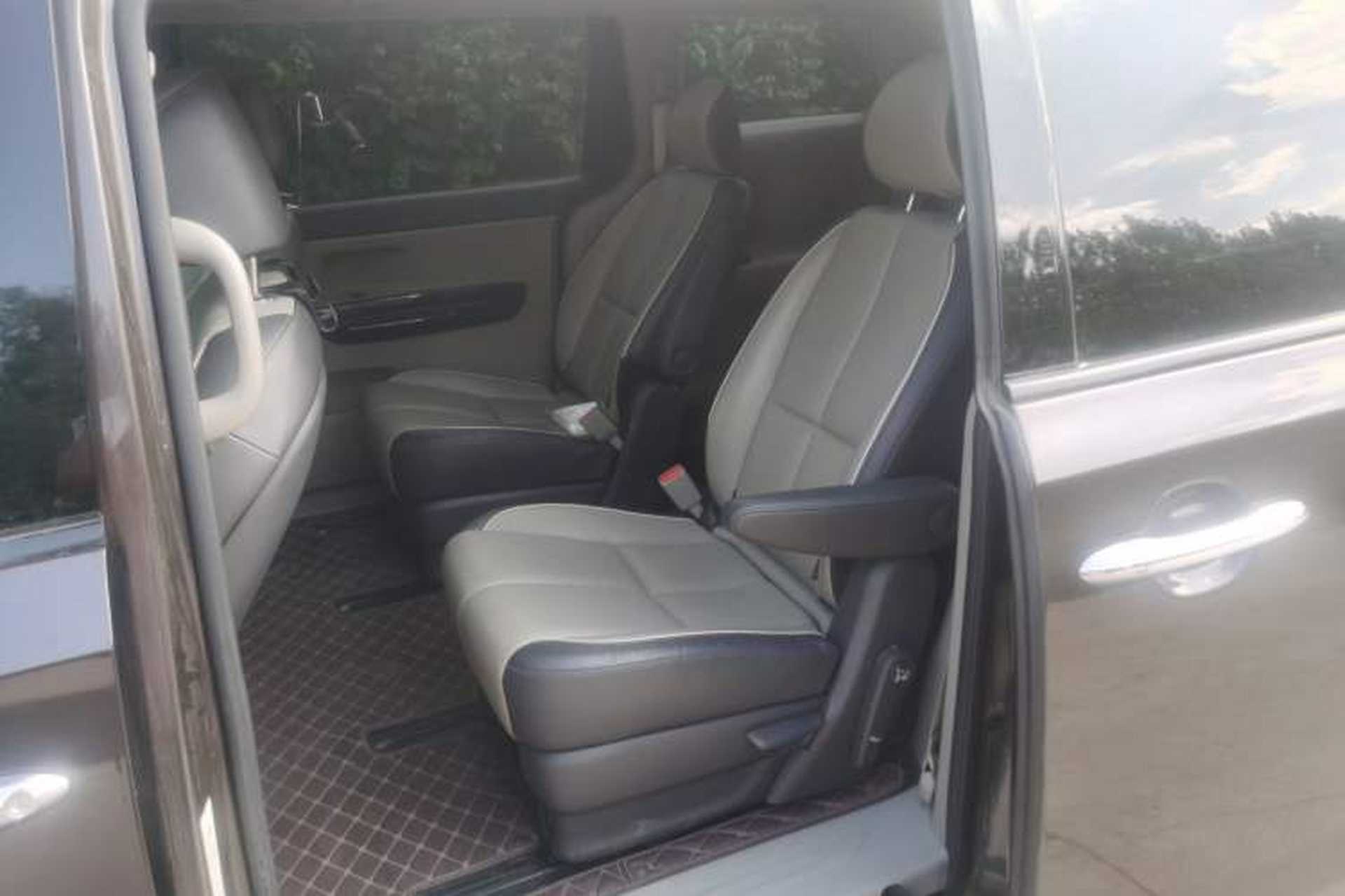 Used Kia Carnival 2015 2.2T Luxury Edition China IV Interior 1