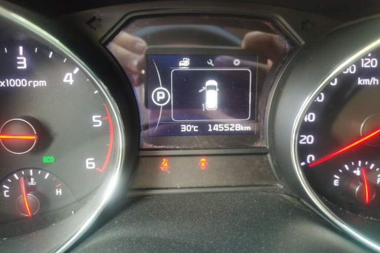 Used Kia Carnival 2015 2.2T Luxury Edition China IV Odometer Close Up