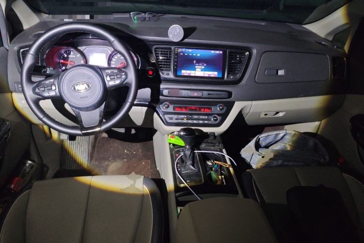 Used Kia Carnival 2015 2.2T Luxury Edition China IV Center Console