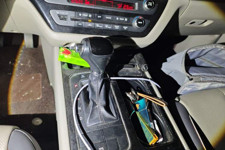 Used Kia Carnival 2015 2.2T Luxury Edition China IV Gear Lever
