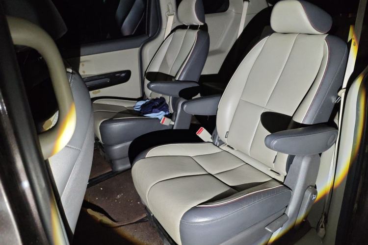 Used Kia Carnival 2015 2.2T Luxury Edition China IV Left Rear Seat
