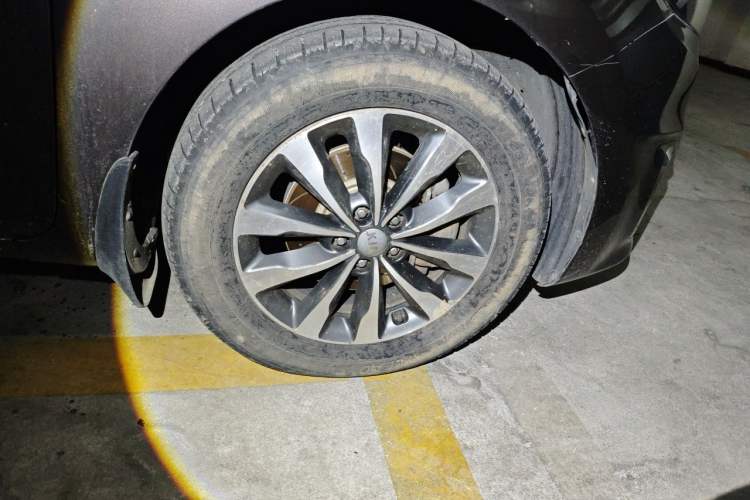Used Kia Carnival 2015 2.2T Luxury Edition China IV Right Front Wheel Hub