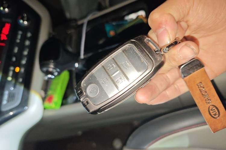 Used Kia Carnival 2015 2.2T Luxury Edition China IV Vehicle Key