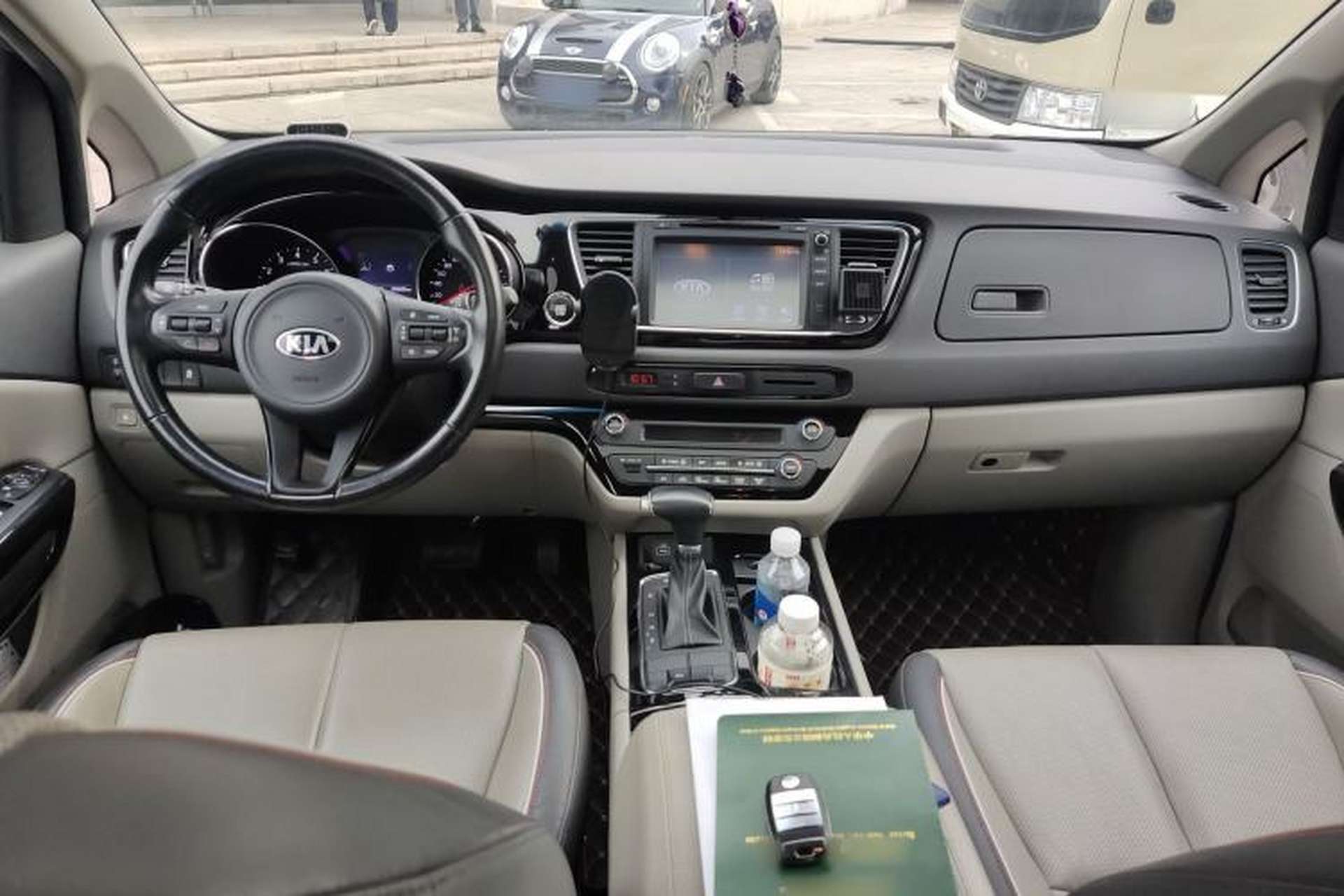Used Kia Carnival 2015 3.3 GDI Luxury Edition China V Standard Center Console