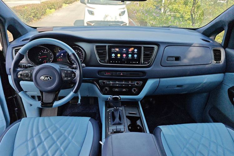Used Kia Carnival 2015 3.3 GDI Comfort Edition China IV Standard Center Console