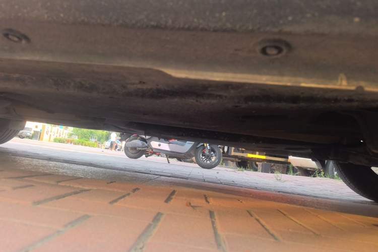 Used Kia Carnival 2015 2.2T Comfort Edition China IV Standard Chassis Front Right