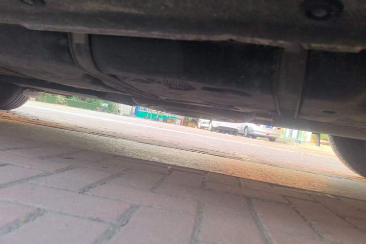 Used Kia Carnival 2015 2.2T Comfort Edition China IV Standard Chassis Rear Left