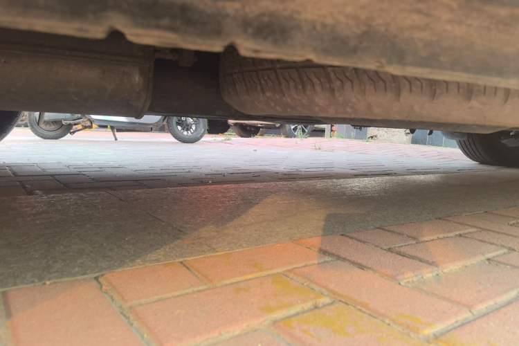 Used Kia Carnival 2015 2.2T Comfort Edition China IV Standard Chassis Rear Right