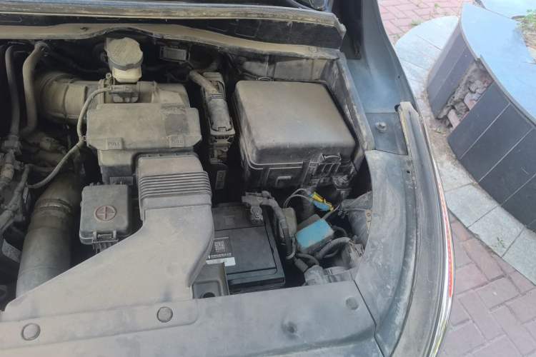 Used Kia Carnival 2015 2.2T Comfort Edition China IV Standard Engine Bay Left