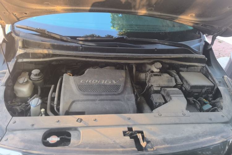 Used Kia Carnival 2015 2.2T Comfort Edition China IV Standard Engine Bay