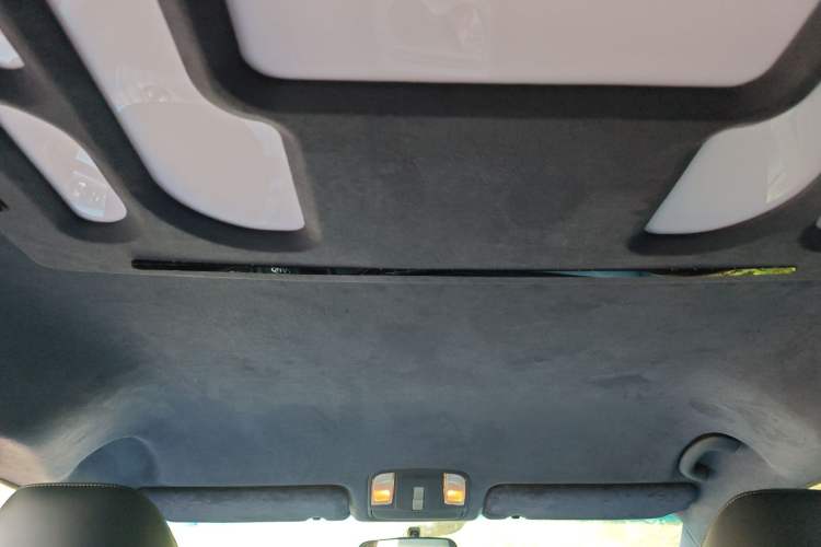 Used Kia Carnival 2015 3.3 GDI Comfort Edition China IV Standard Headliner