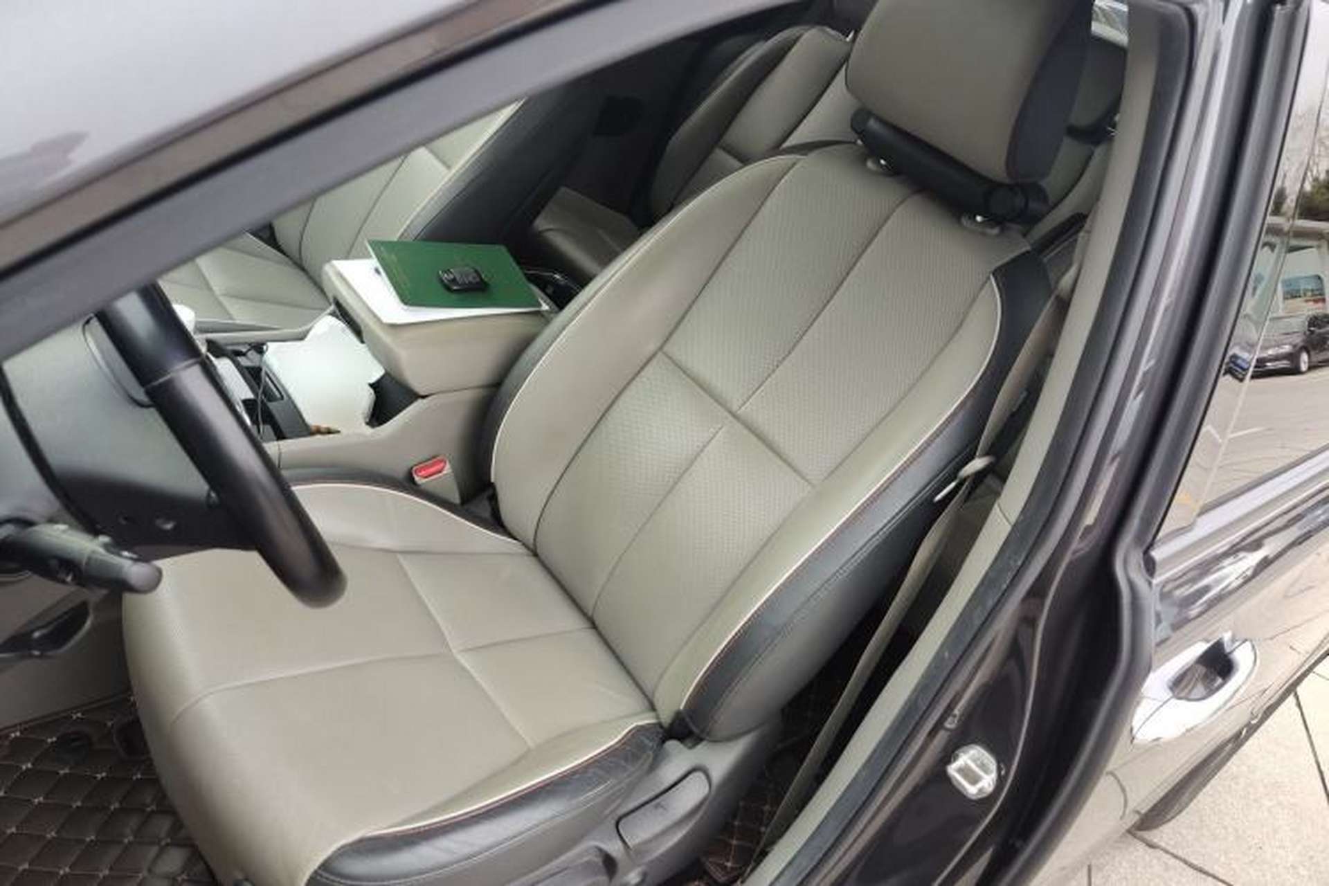 Used Kia Carnival 2015 3.3 GDI Luxury Edition China V Standard Left Front Seat