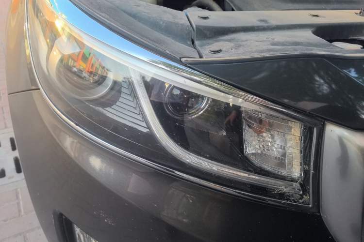 Used Kia Carnival 2015 2.2T Comfort Edition China IV Standard Right Front Headlight