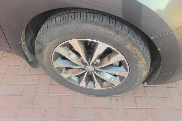 Used Kia Carnival 2015 2.2T Comfort Edition China IV Standard Right Front Wheel Hub