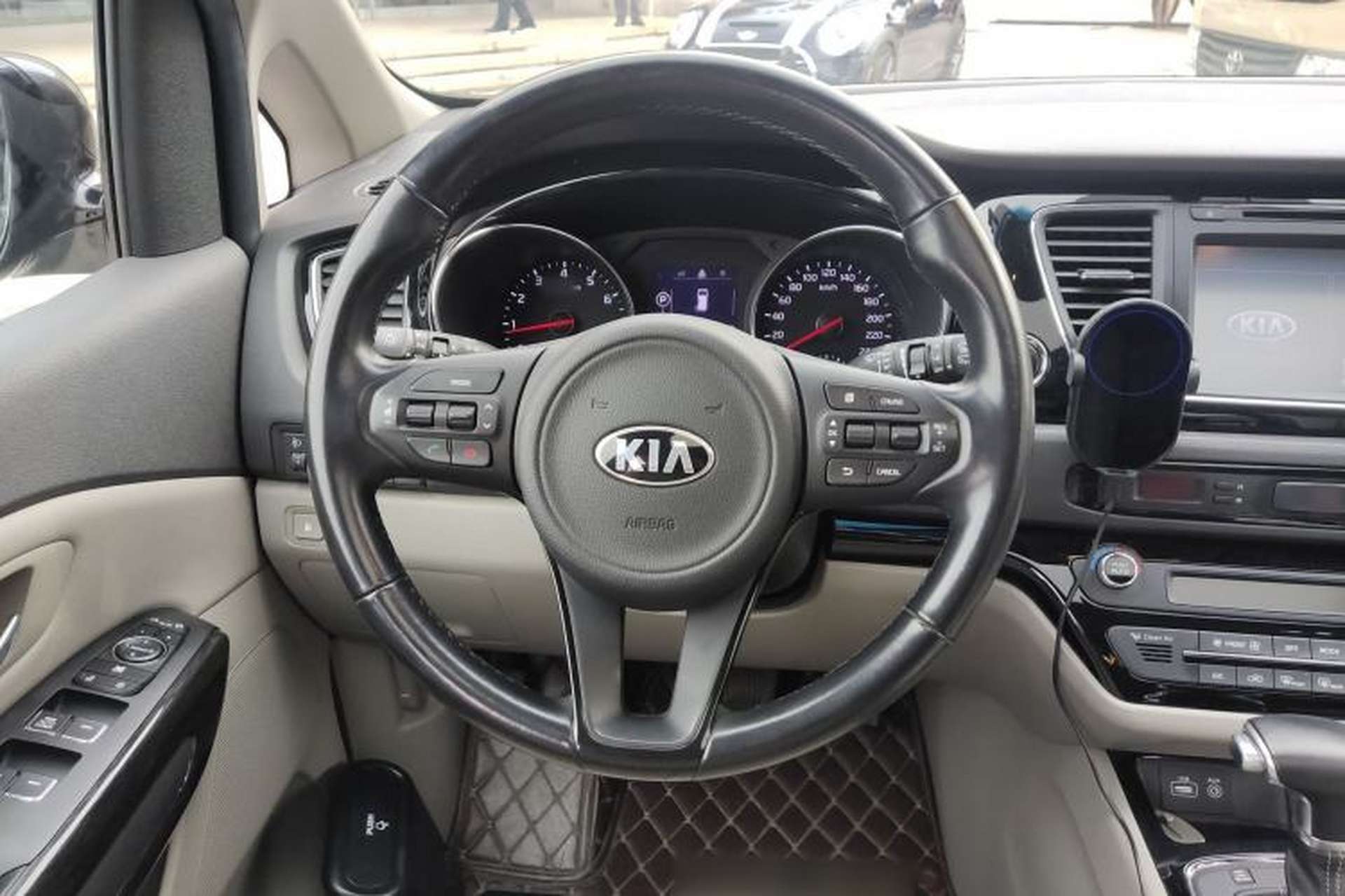 Used Kia Carnival 2015 3.3 GDI Luxury Edition China V Standard Steering Wheel
