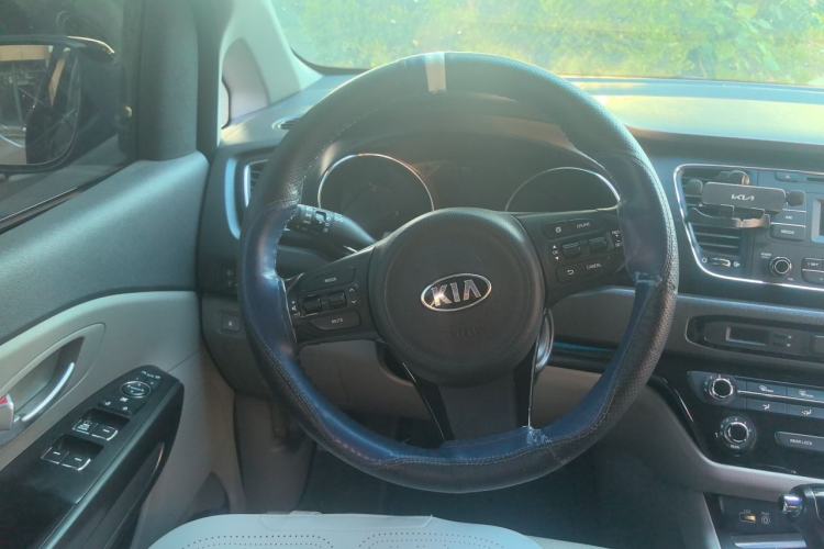 Used Kia Carnival 2015 2.2T Comfort Edition China IV Standard Steering Wheel