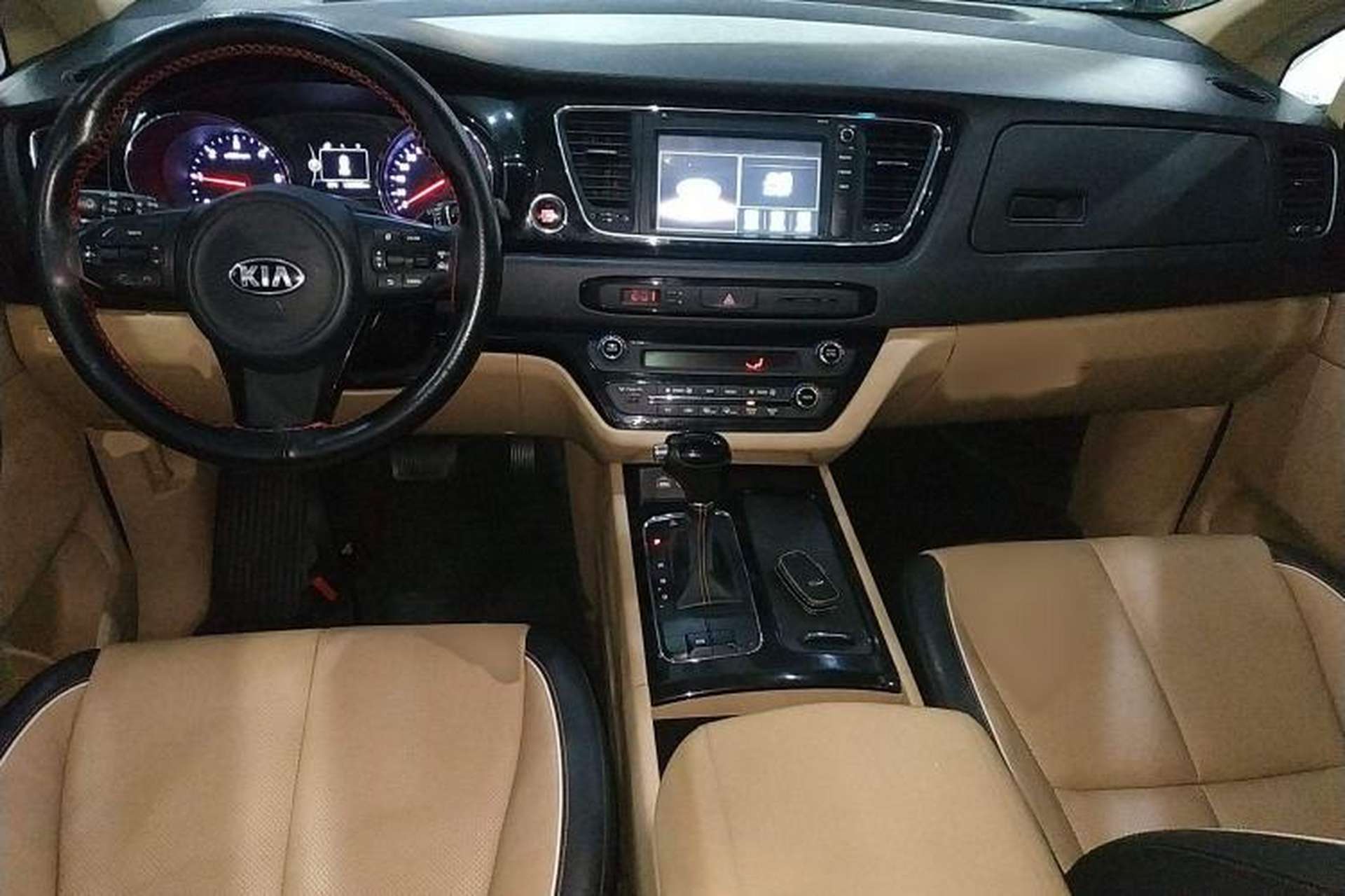Used Kia Carnival 2015 2.2T Luxury Edition China IV Center Console