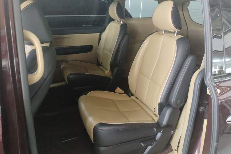 Used Kia Carnival 2015 2.2T Luxury Edition China IV Interior 1