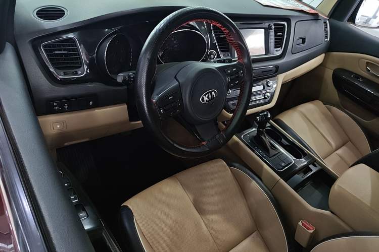 Used Kia Carnival 2015 2.2T Luxury Edition China IV Interior 2