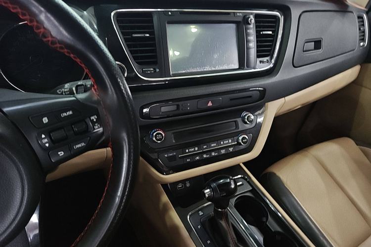 Used Kia Carnival 2015 2.2T Luxury Edition China IV Interior 3
