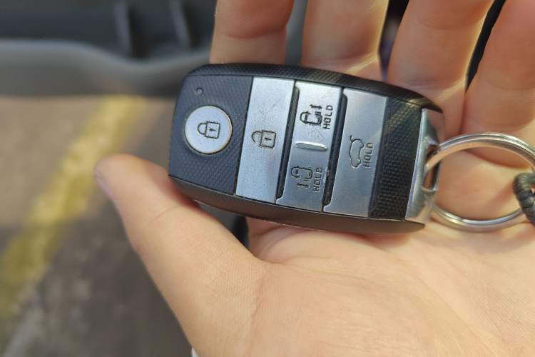 Used Kia Carnival 2015 3.3 GDI Luxury Edition China V Standard Vehicle Key