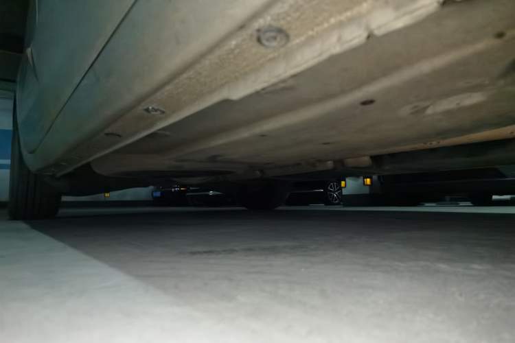 Used Kia Carnival 2015 2.2T Luxury Edition China IV Chassis Front Right