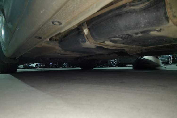 Used Kia Carnival 2015 2.2T Luxury Edition China IV Chassis Rear Left