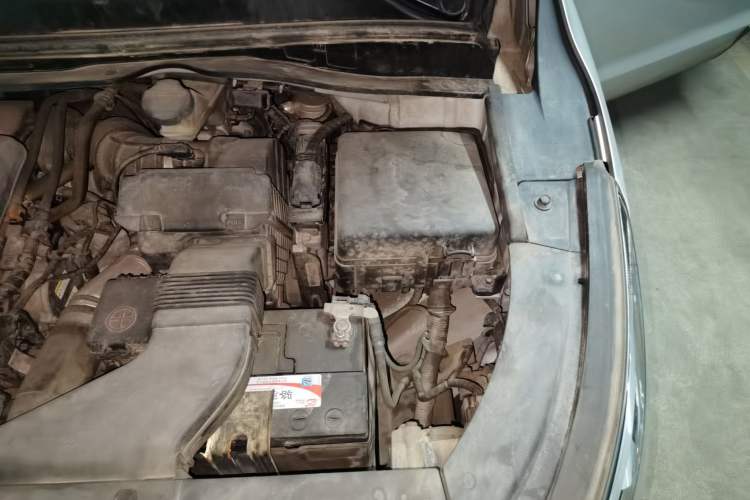 Used Kia Carnival 2015 2.2T Luxury Edition China IV Engine Bay Left