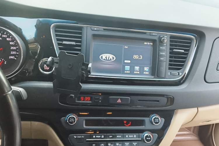 Used Kia Carnival 2015 2.2T Luxury Edition China IV Audio And AC Panel