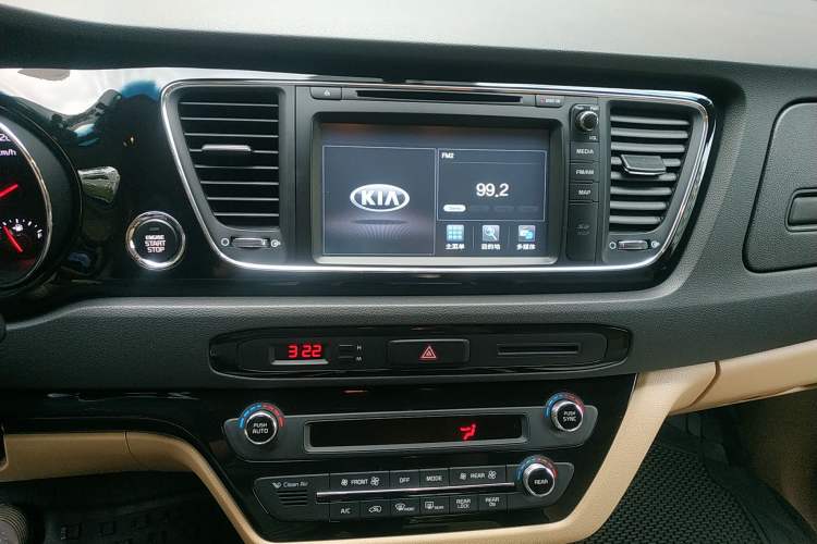 Used Kia Carnival 2015 3.3 GDI Luxury Edition China IV Standard Audio And AC Panel