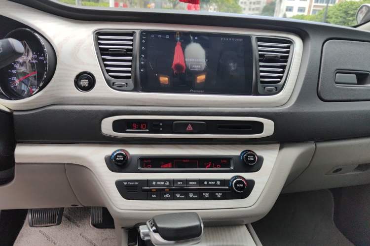 Used Kia Carnival 2015 3.3 GDI Luxury Edition China IV Standard Audio And AC Panel