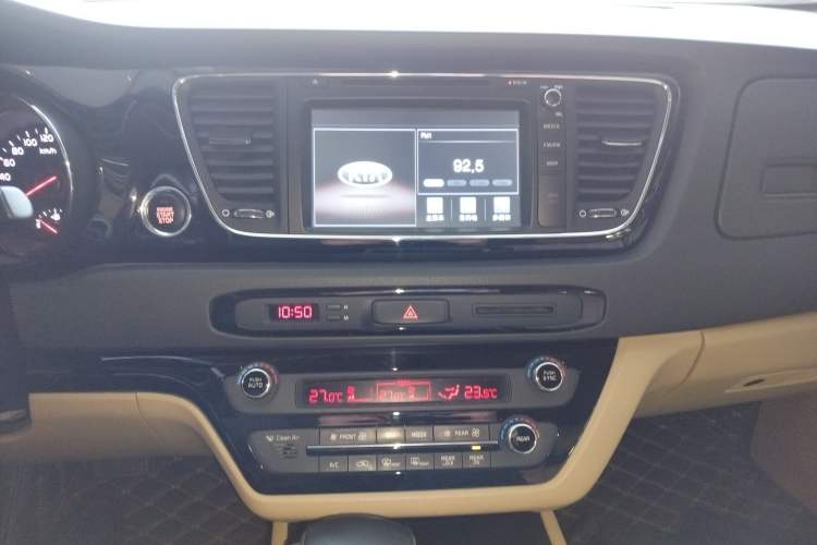 Used Kia Carnival 2015 3.3 GDI Luxury Edition China V Standard Audio And AC Panel