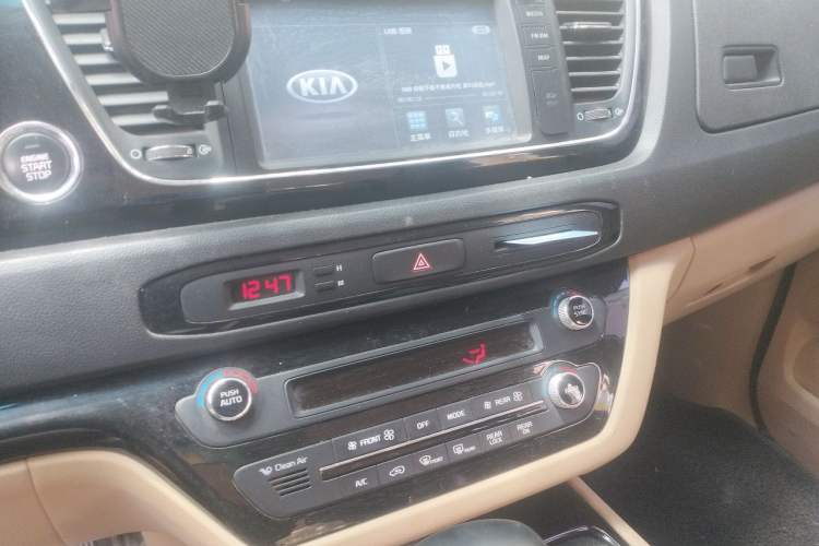 Used Kia Carnival 2015 3.3 GDI Luxury Edition China V Standard Audio And AC Panel