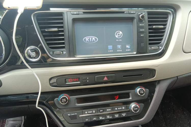 Used Kia Carnival 2015 2.2T Flagship Edition China IV Standard Audio And AC Panel