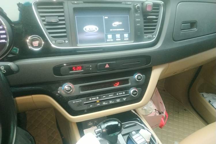 Used Kia Carnival 2015 3.3 GDI Luxury Edition China V Standard Audio And AC Panel